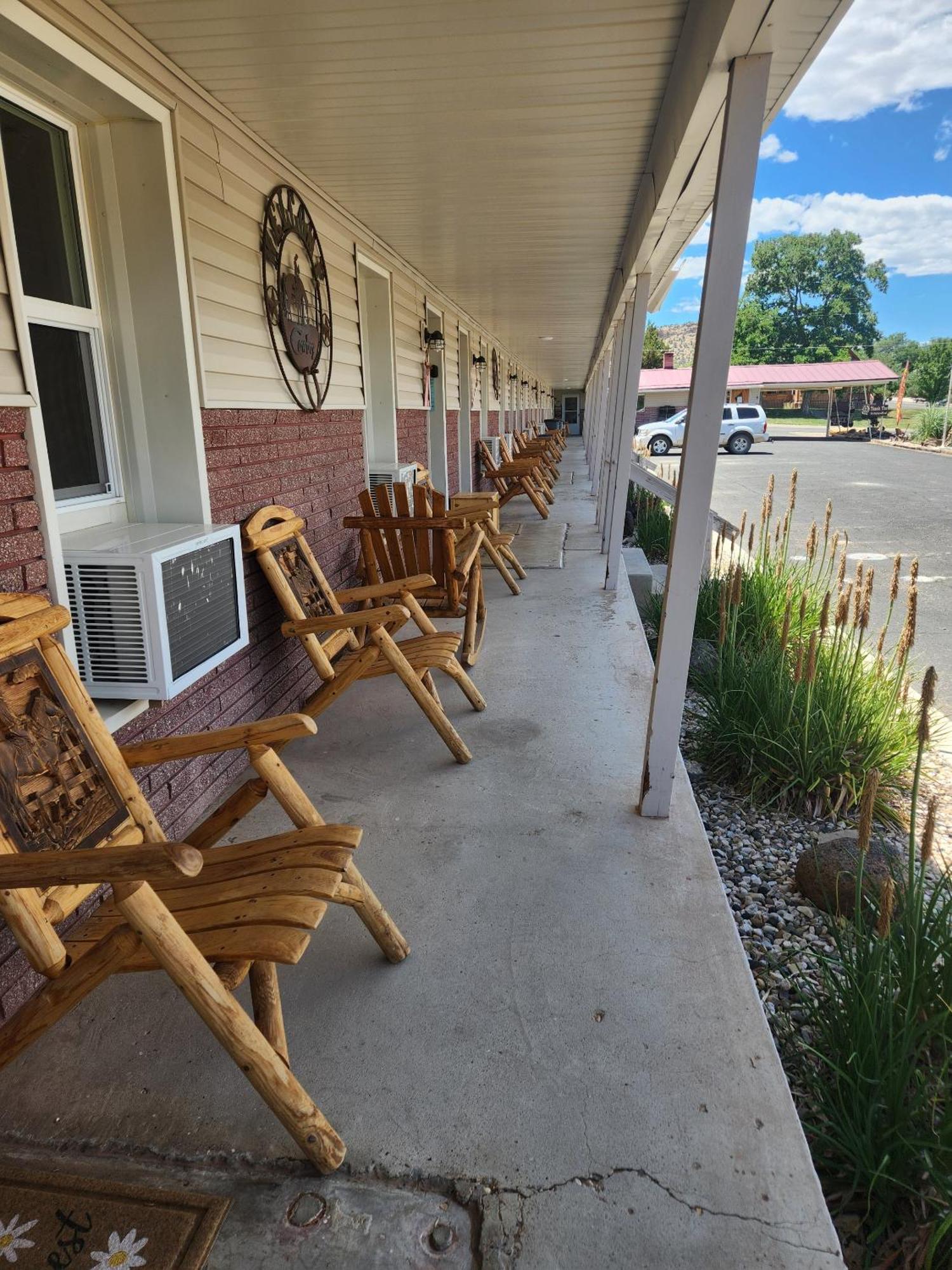 إيسكالانتي Cowboy Country Inn المظهر الخارجي الصورة
