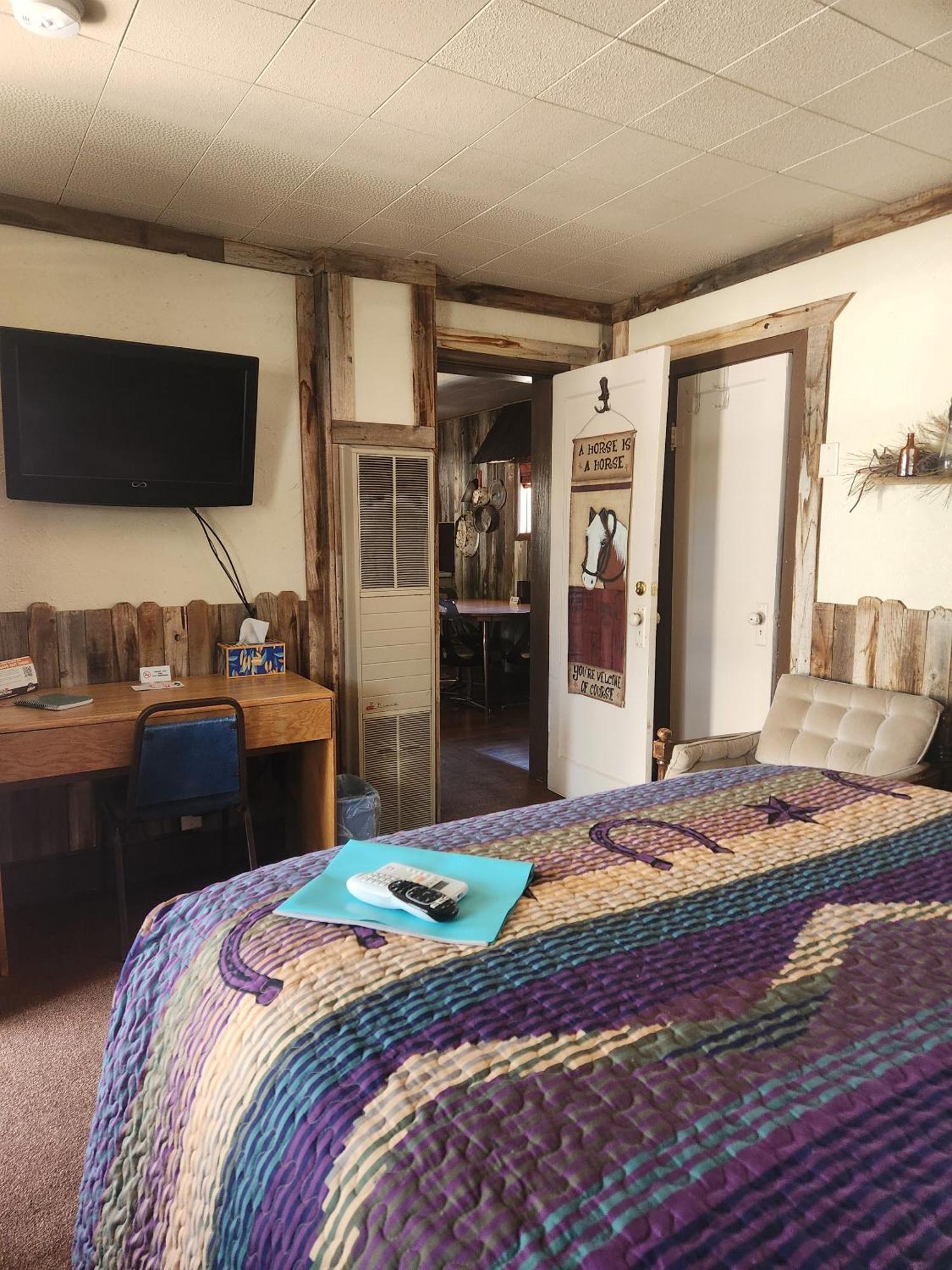 إيسكالانتي Cowboy Country Inn الغرفة الصورة